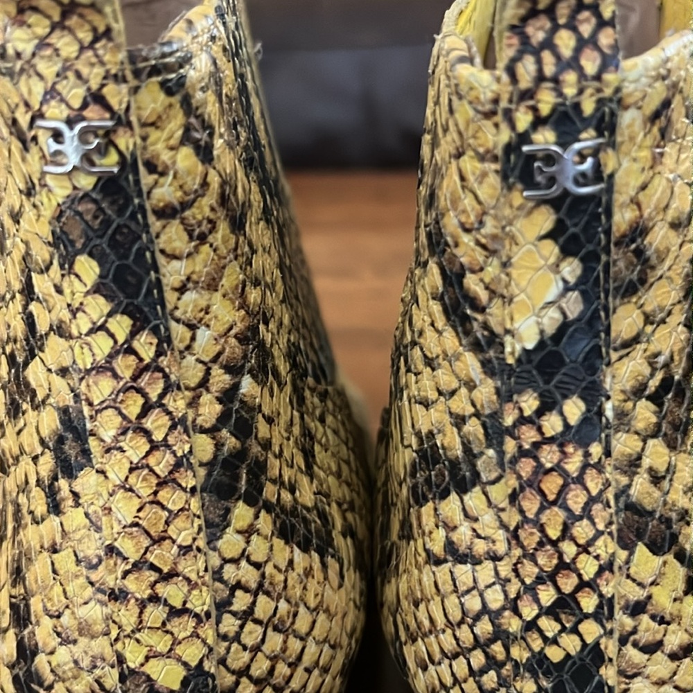 Women’s Gorgeous Sam Edelman Winona Booties Western Size 11 Black Yellow Snake - Picture 11 of 16